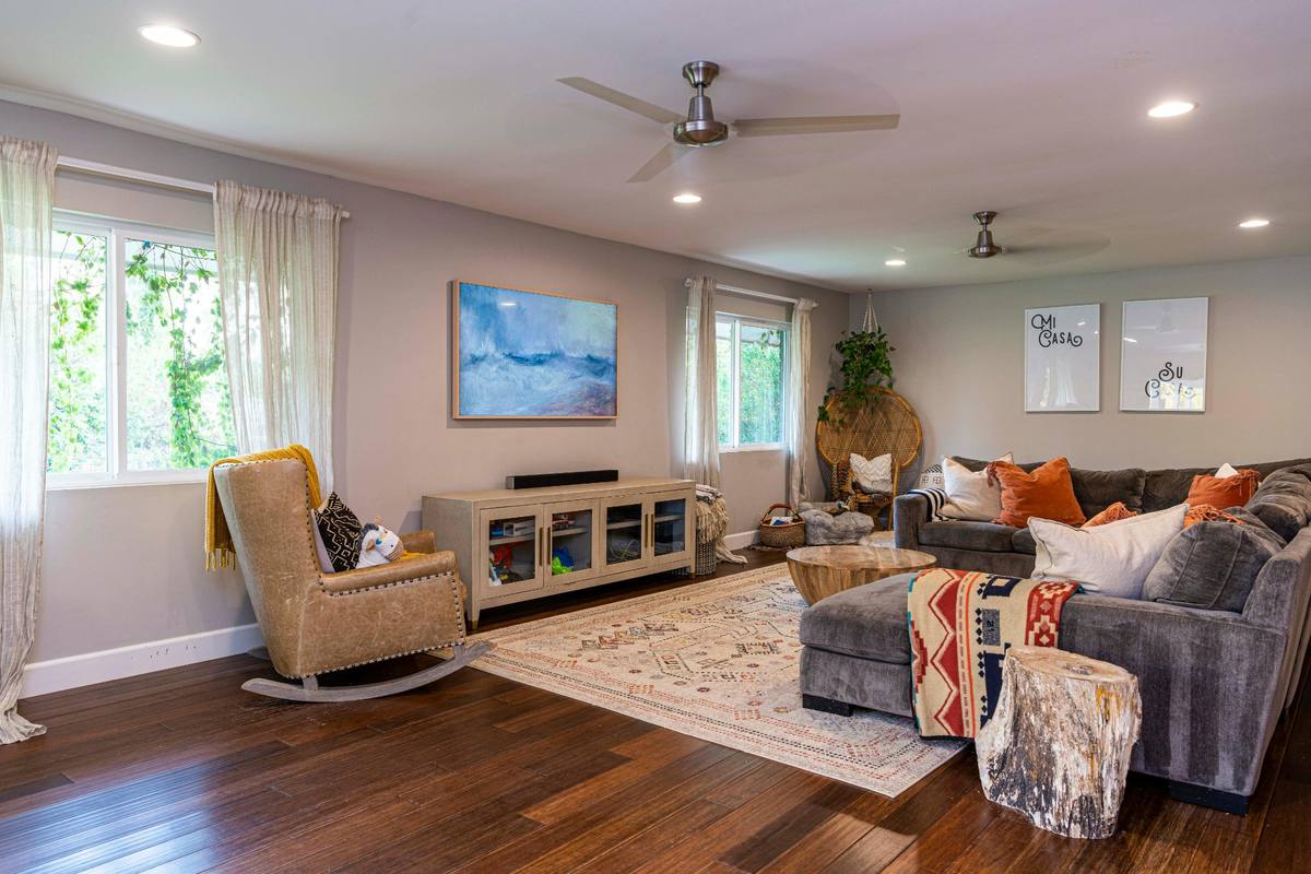 Clean living room with hardwood floors and ceiling fan
